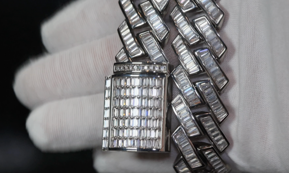 
            
                Load image into Gallery viewer, Iced Out Chains
            
        