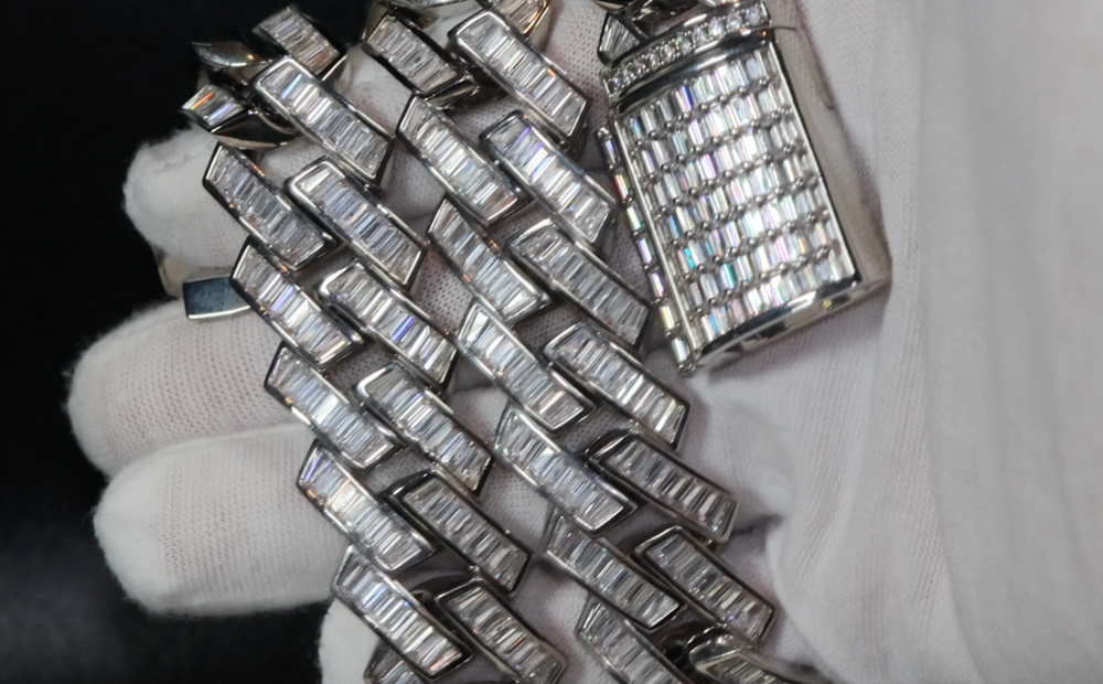 
            
                Load image into Gallery viewer, Mens Iced Out Chain
            
        