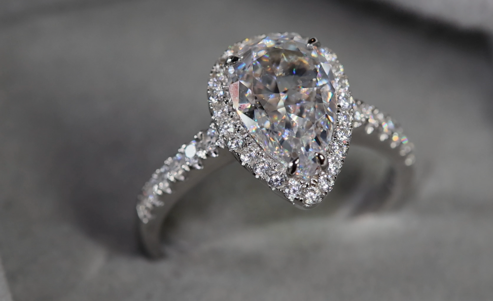 
            
                Load image into Gallery viewer, Pear Cut Diamond Engagement Ring
            
        