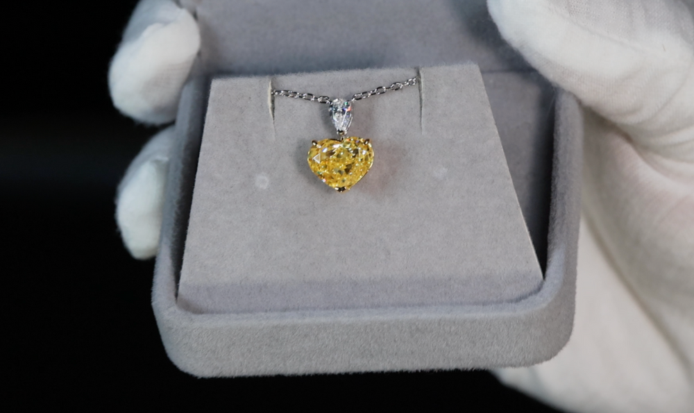 
            
                Load image into Gallery viewer, Yellow Diamond Heart Pendant
            
        
