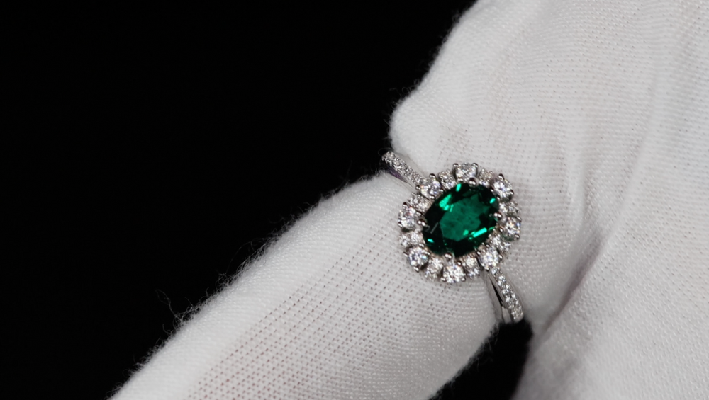 
            
                Load image into Gallery viewer, Lab Grown Colombian Emerald Ring
            
        