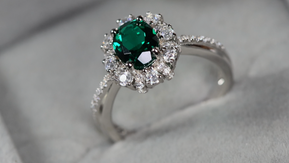 
            
                Load image into Gallery viewer, Lab Grown Colombian Emerald Ring
            
        