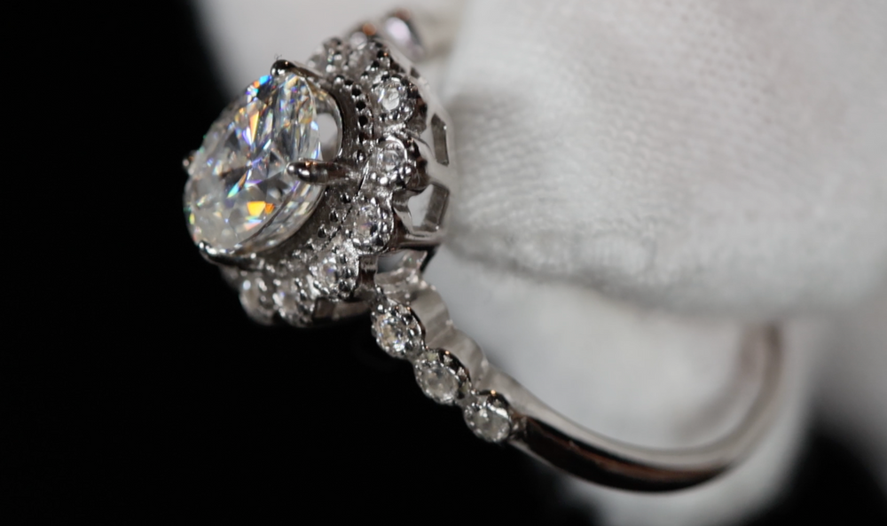 
            
                Load image into Gallery viewer, Moissanite Engagement Rings | Oval Moissanite Rings
            
        