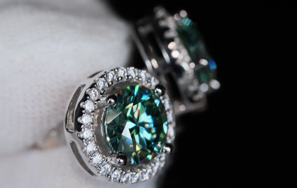 
            
                Load image into Gallery viewer, Green Moissanite Diamond Ear Studs
            
        