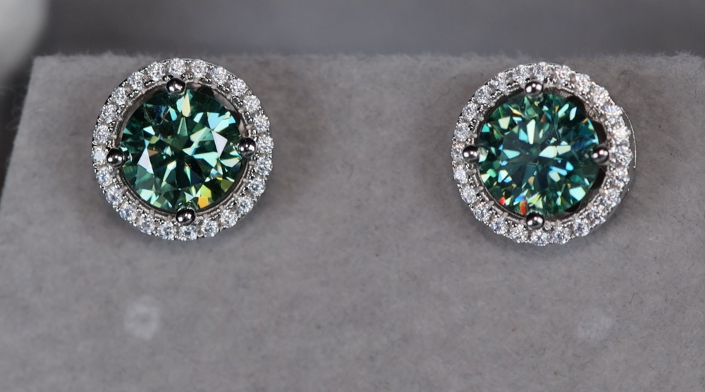 
            
                Load image into Gallery viewer, Moissanite Diamond Ear Studs
            
        