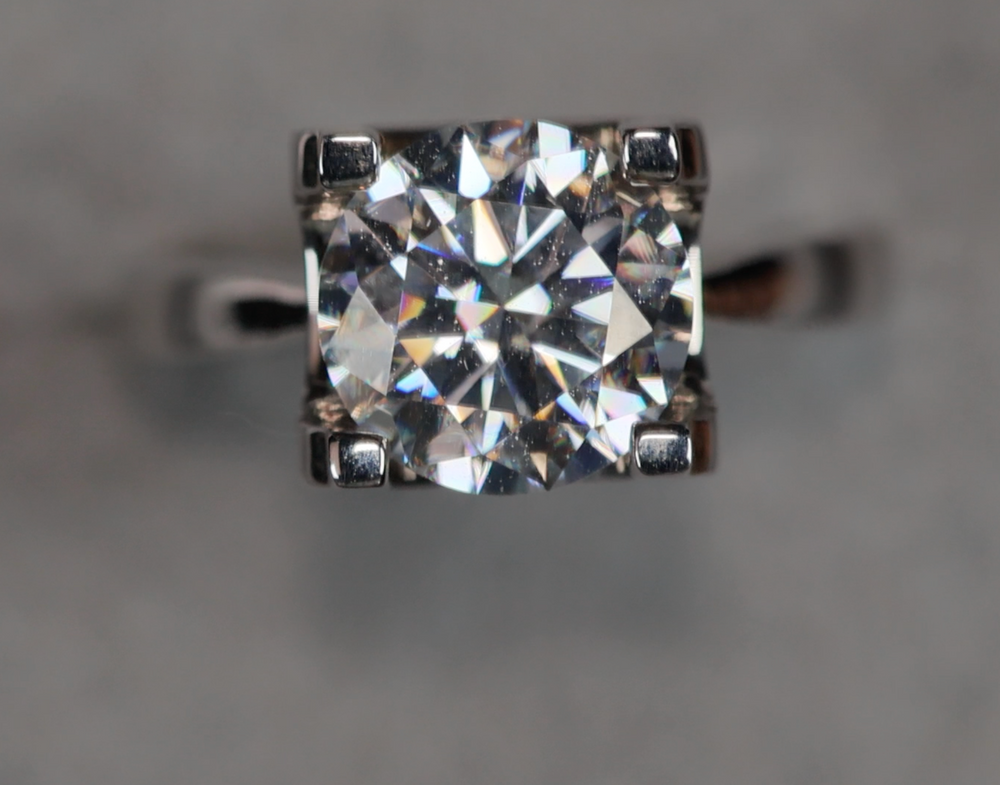 
            
                Load image into Gallery viewer, Womens Moissanite Diamond Engagement Ring
            
        