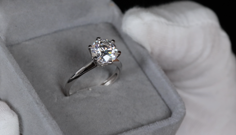 
            
                Load image into Gallery viewer, 3.0ct Solitaire Diamond Ring | Womens Engagement Ring | Moissanite Diamond Ring
            
        