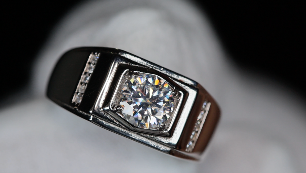 
            
                Load image into Gallery viewer, Mens Moissanite Diamond Wedding Ring
            
        