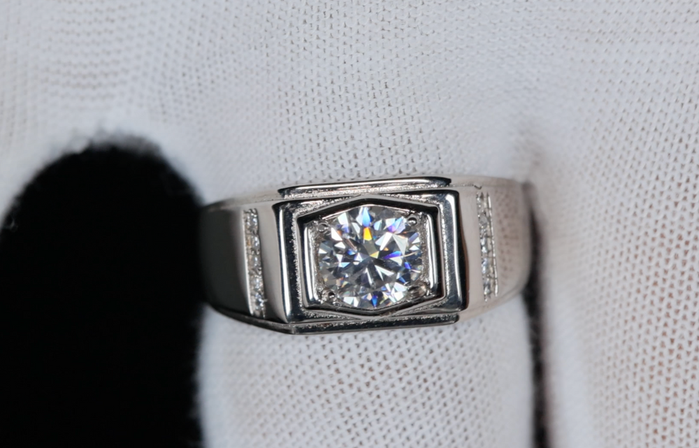 
            
                Load image into Gallery viewer, Mens Moissanite Diamond Wedding Ring
            
        