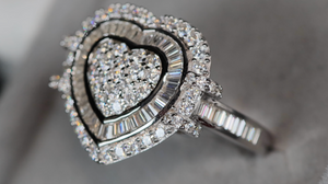 Womens Diamond Heart Ring