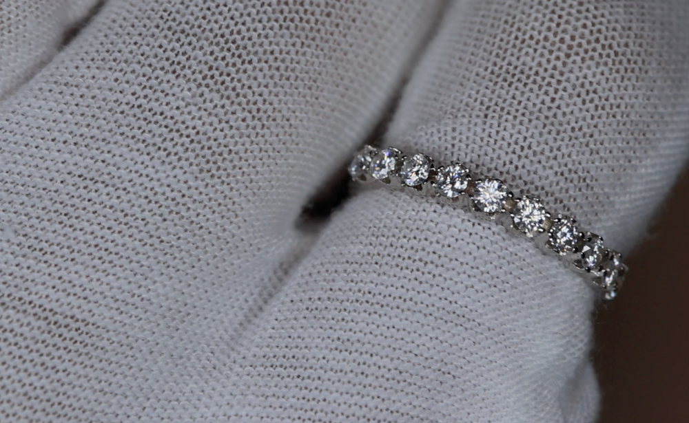
            
                Load image into Gallery viewer, Womens Moissanite Wedding Band
            
        