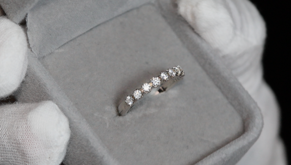 
            
                Load image into Gallery viewer, Womens Moissanite Ring
            
        