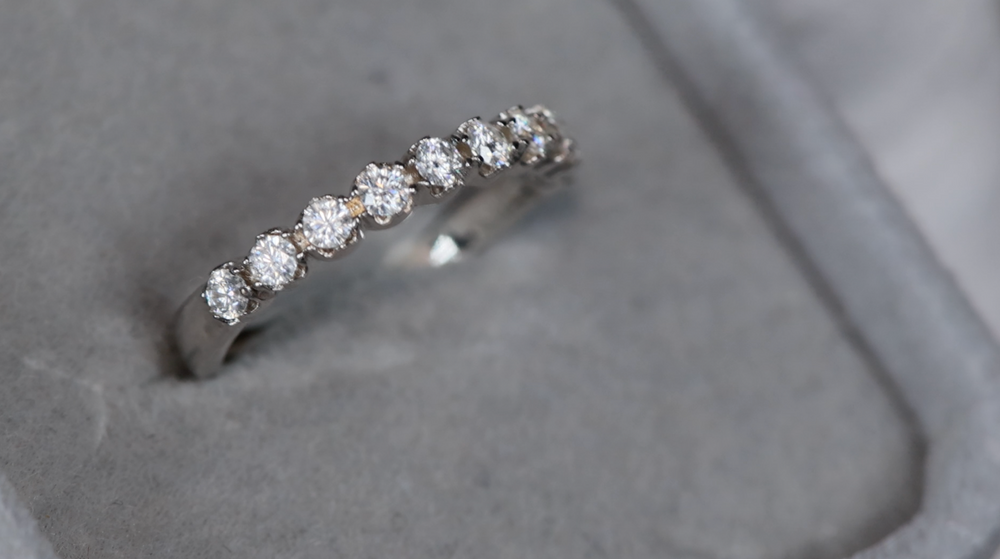 
            
                Load image into Gallery viewer, Womens Moissanite Ring
            
        