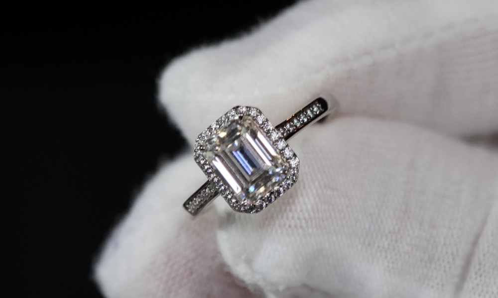 
            
                Load image into Gallery viewer, Moissanite Engagement Ring
            
        