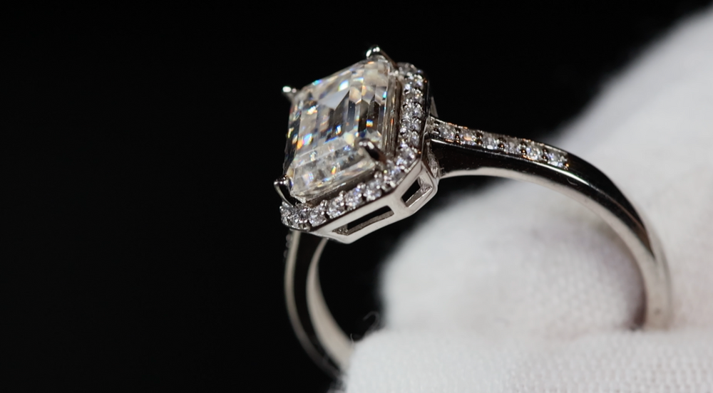
            
                Load image into Gallery viewer, emerald Moissanite Engagement Ring
            
        