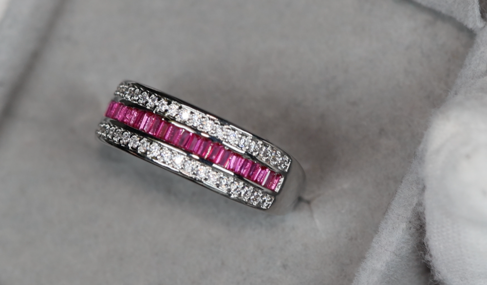 
            
                Load image into Gallery viewer, Pink Diamond Ring
            
        
