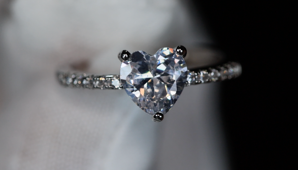 
            
                Load image into Gallery viewer, Womens Diamond Heart Ring
            
        