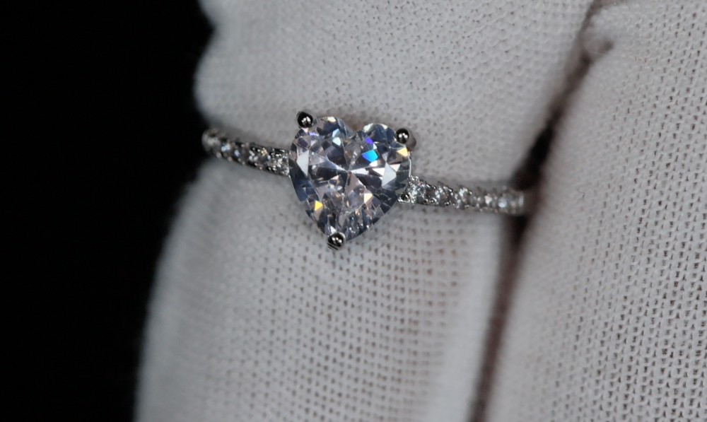 
            
                Load image into Gallery viewer, Womens Diamond Heart Ring
            
        
