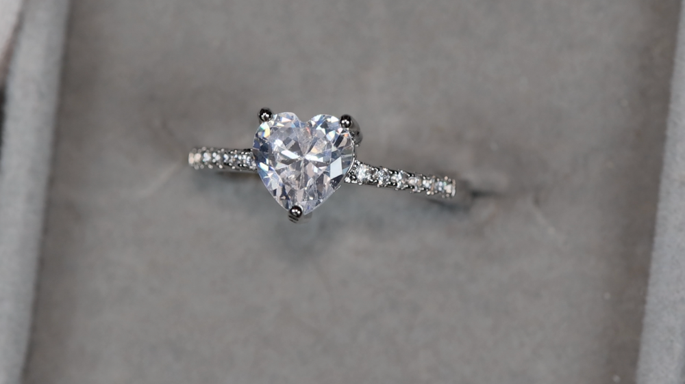 
            
                Load image into Gallery viewer, Diamond Heart Ring
            
        