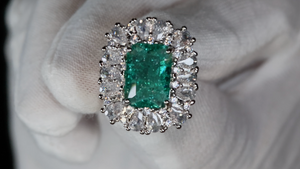 Green Crushed Diamond Ring 