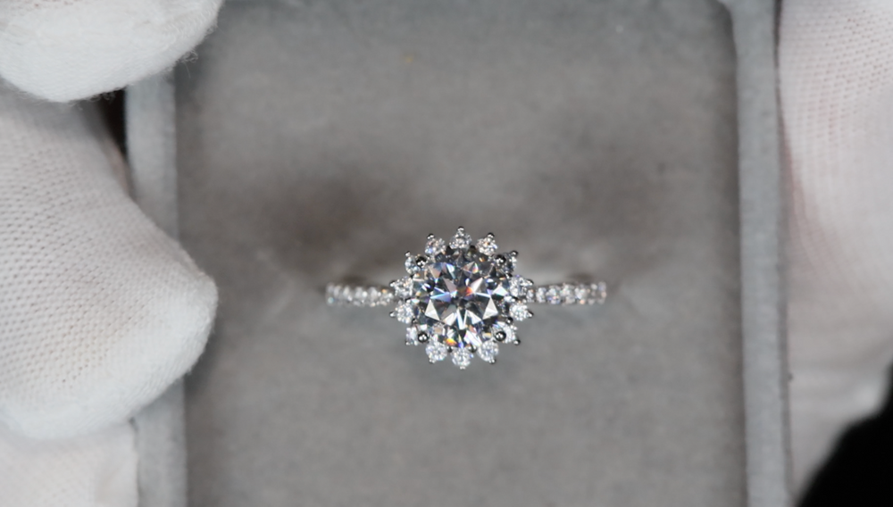 
            
                Load image into Gallery viewer, Womens Lab Diamond Ring
            
        