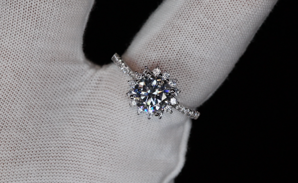 
            
                Load image into Gallery viewer, Womens Moissanite Engagement Rings
            
        