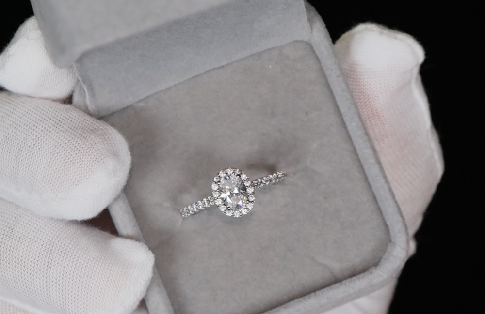 
            
                Load image into Gallery viewer, Oval Moissanite Diamond Ring
            
        