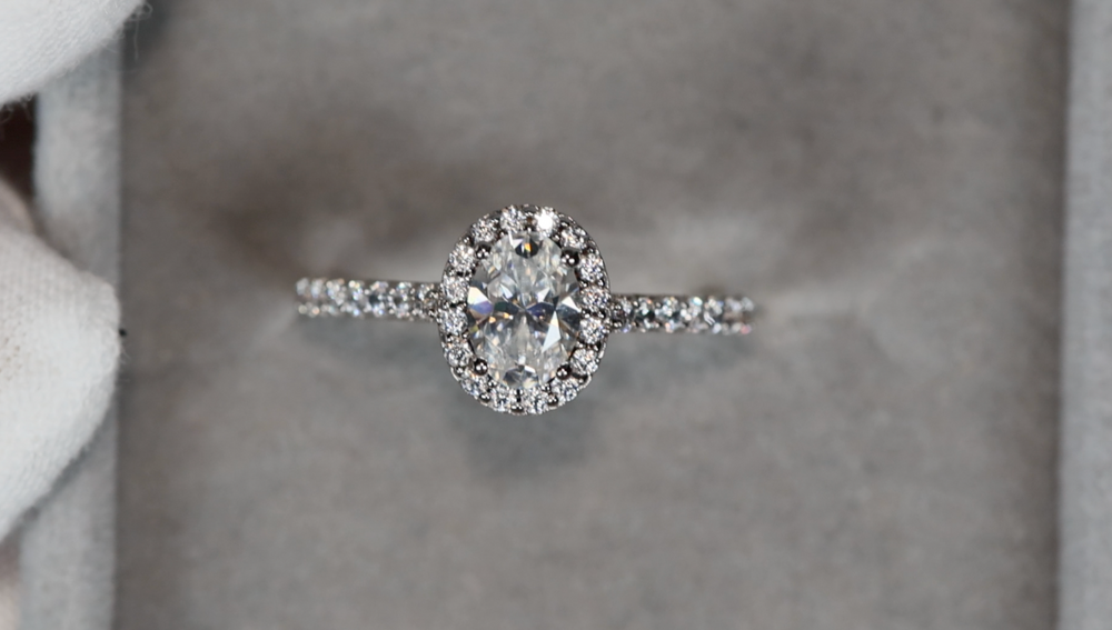 
            
                Load image into Gallery viewer, Oval Lab Grown Diamond Ring
            
        
