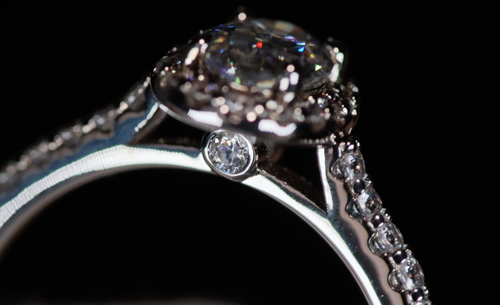
            
                Load image into Gallery viewer, Oval Cut Moissanite Diamond Ring
            
        