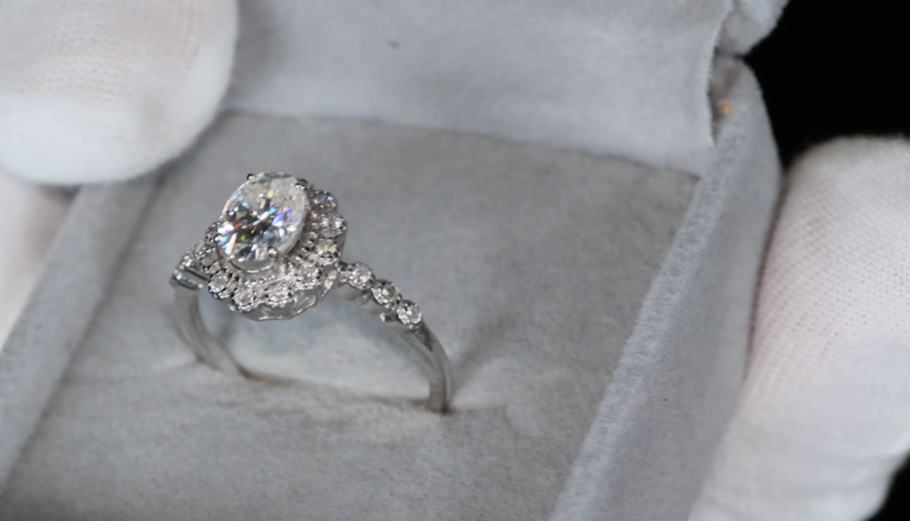 
            
                Load image into Gallery viewer, Moissanite Engagement Rings | Oval Moissanite Rings
            
        