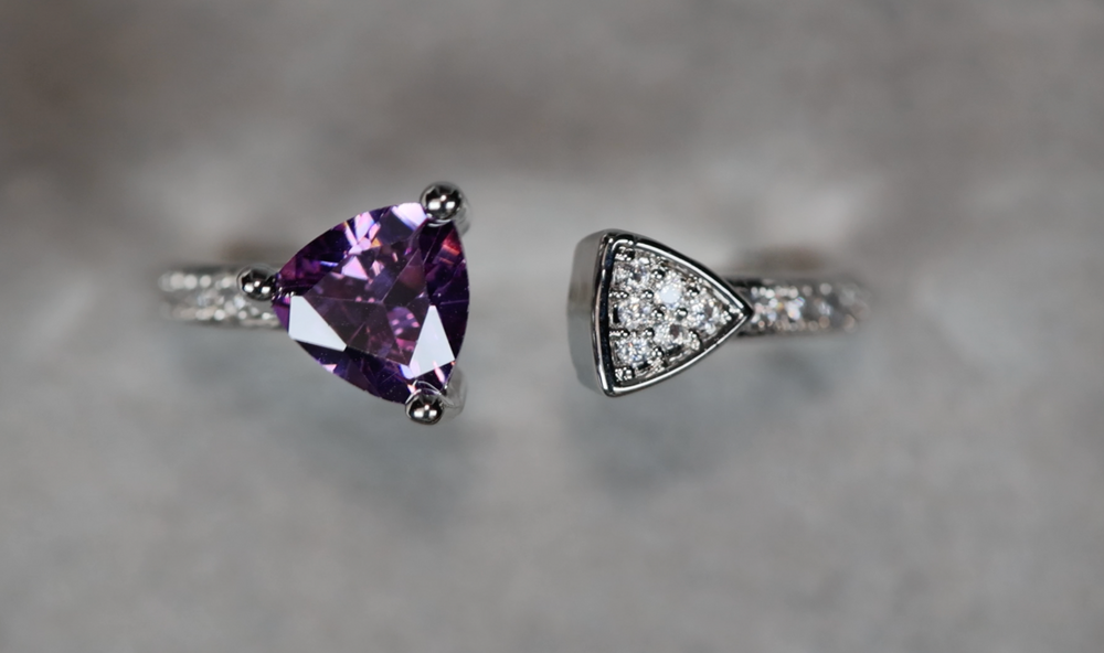 
            
                Load image into Gallery viewer, Womens Purple Trilliant Diamond Ring
            
        