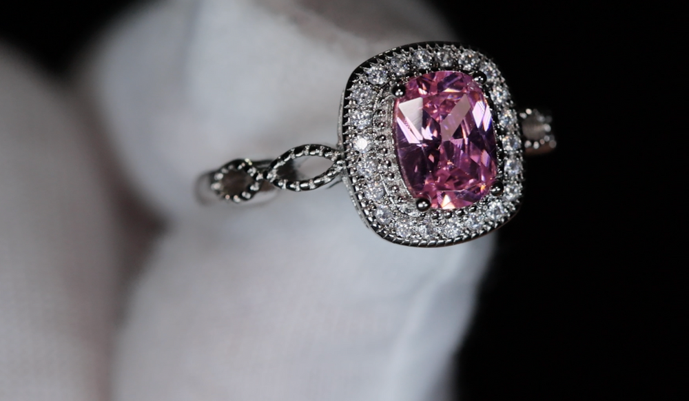 
            
                Load image into Gallery viewer, Pink Oval Cut Diamond Ring
            
        