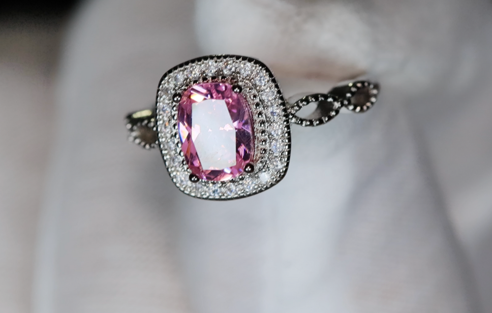 
            
                Load image into Gallery viewer, Pink Oval Cut Diamond Ring
            
        