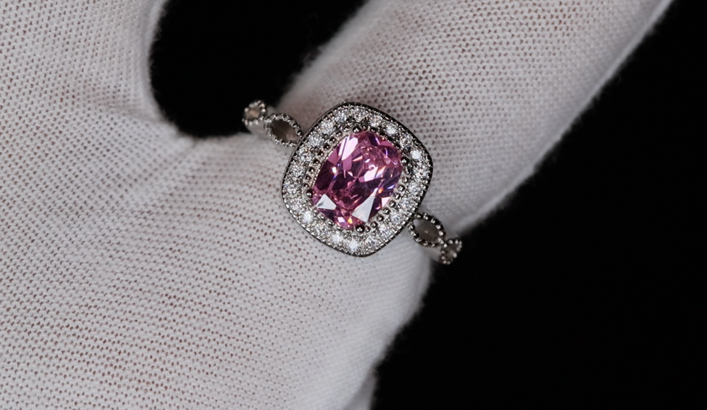
            
                Load image into Gallery viewer, Pink Oval Cut Diamond Ring
            
        