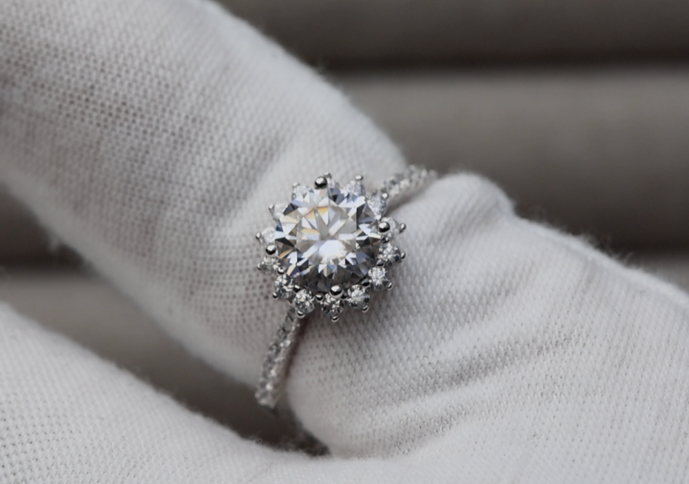 
            
                Load image into Gallery viewer, Womens Lab Diamond Ring
            
        