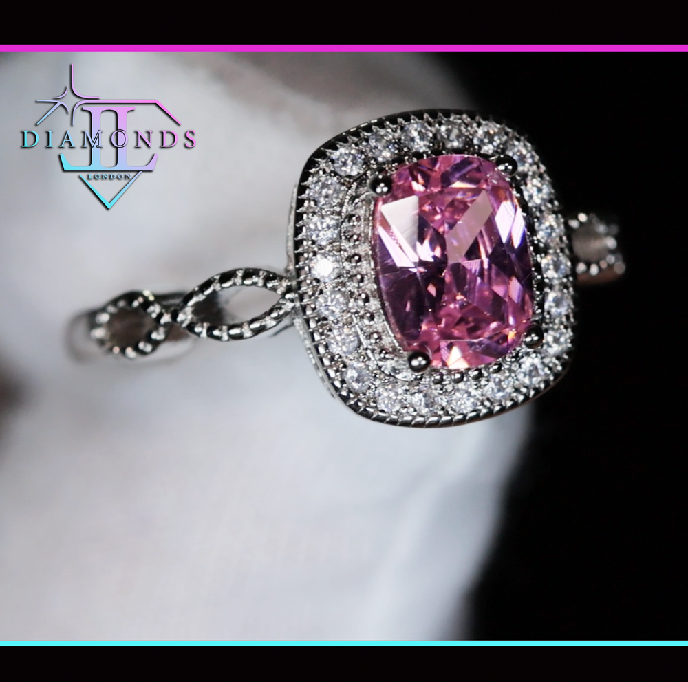 
            
                Load image into Gallery viewer, Pink Oval Cut Diamond Ring
            
        