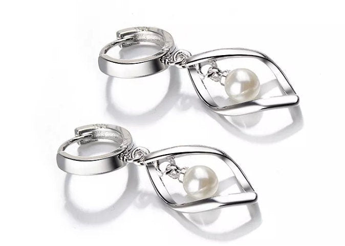 
            
                Load image into Gallery viewer, Pearl Earrings | Silver Pearl Earrings | Womens Pearl Earrings | Pearl earrings for Women | Girls Pearl Earrings | Ladies Pearl Earrings
            
        