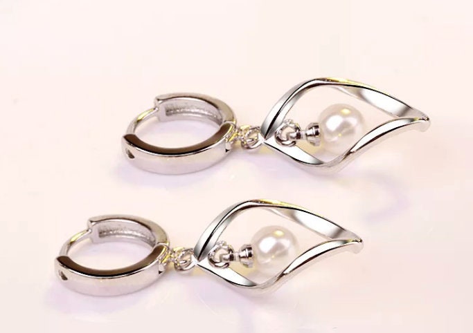 
            
                Load image into Gallery viewer, Pearl Earrings | Silver Pearl Earrings | Womens Pearl Earrings | Pearl earrings for Women | Girls Pearl Earrings | Ladies Pearl Earrings
            
        