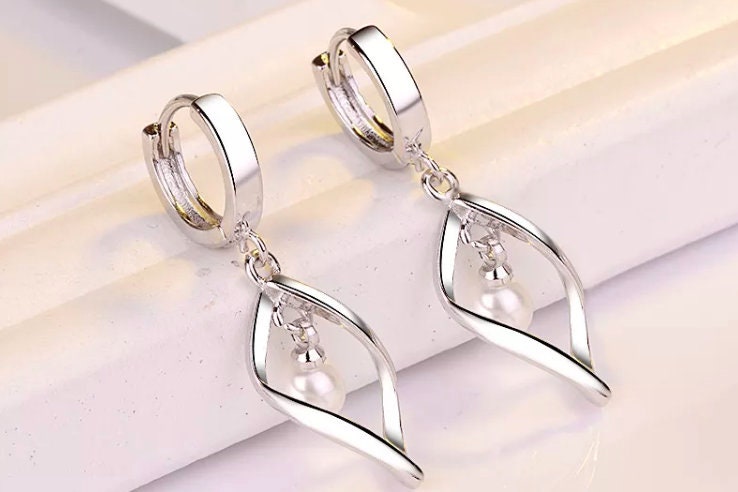 
            
                Load image into Gallery viewer, Pearl Earrings | Silver Pearl Earrings | Womens Pearl Earrings | Pearl earrings for Women | Girls Pearl Earrings | Ladies Pearl Earrings
            
        