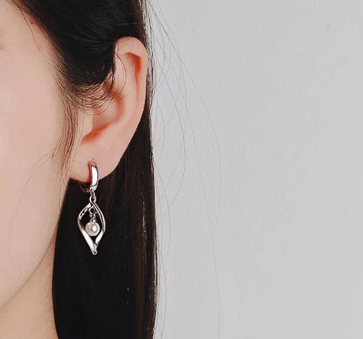 
            
                Load image into Gallery viewer, Pearl Earrings | Silver Pearl Earrings | Womens Pearl Earrings | Pearl earrings for Women | Girls Pearl Earrings | Ladies Pearl Earrings
            
        