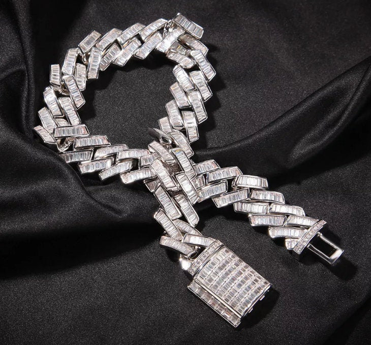 
            
                Load image into Gallery viewer, Iced Out Cuban Chain
            
        
