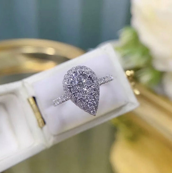 
            
                Load image into Gallery viewer, Teardrop Ring | Pear Shape Ring | Teardrop Engagement Ring | Pear Cut Diamond Ring
            
        