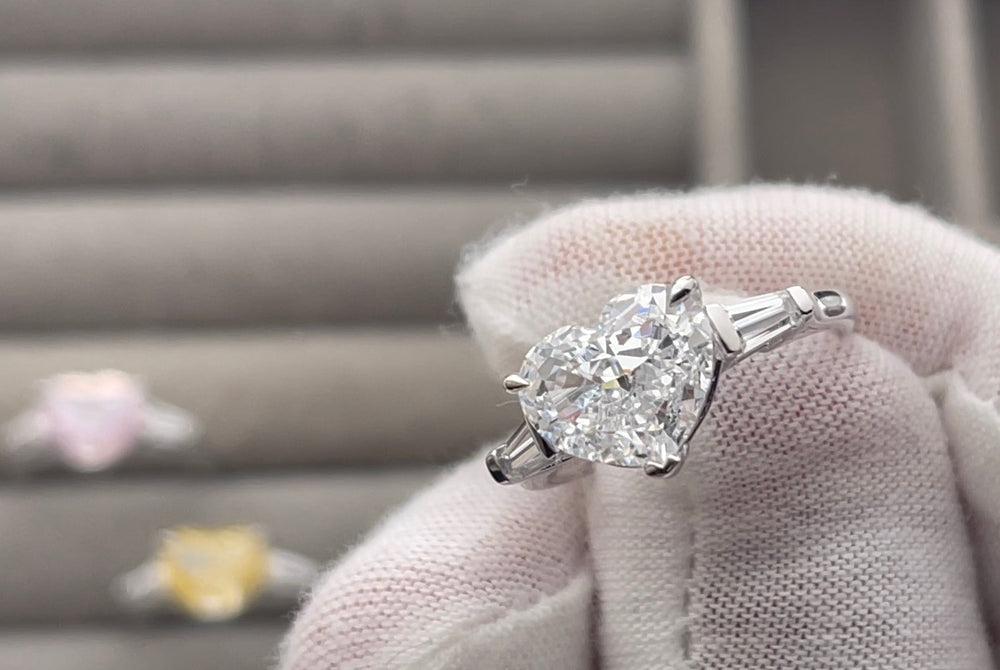 womens lab grown diamond heart ring