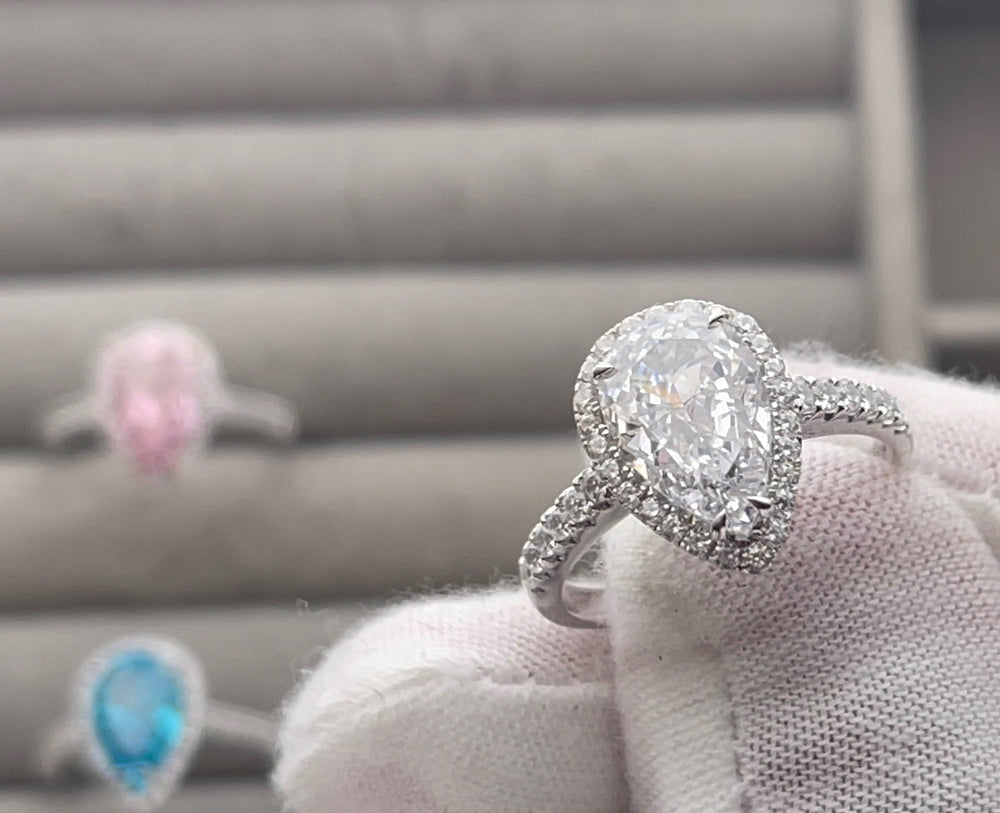 
            
                Load image into Gallery viewer, Pear Cut Diamond Ring
            
        