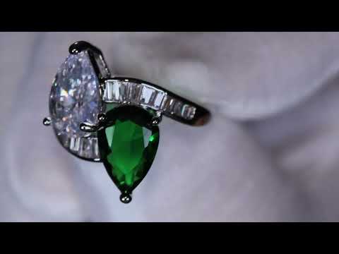 
            
                Load and play video in Gallery viewer, Green Pear Cut Diamond Ring, Emerald green engagement ring
            
        