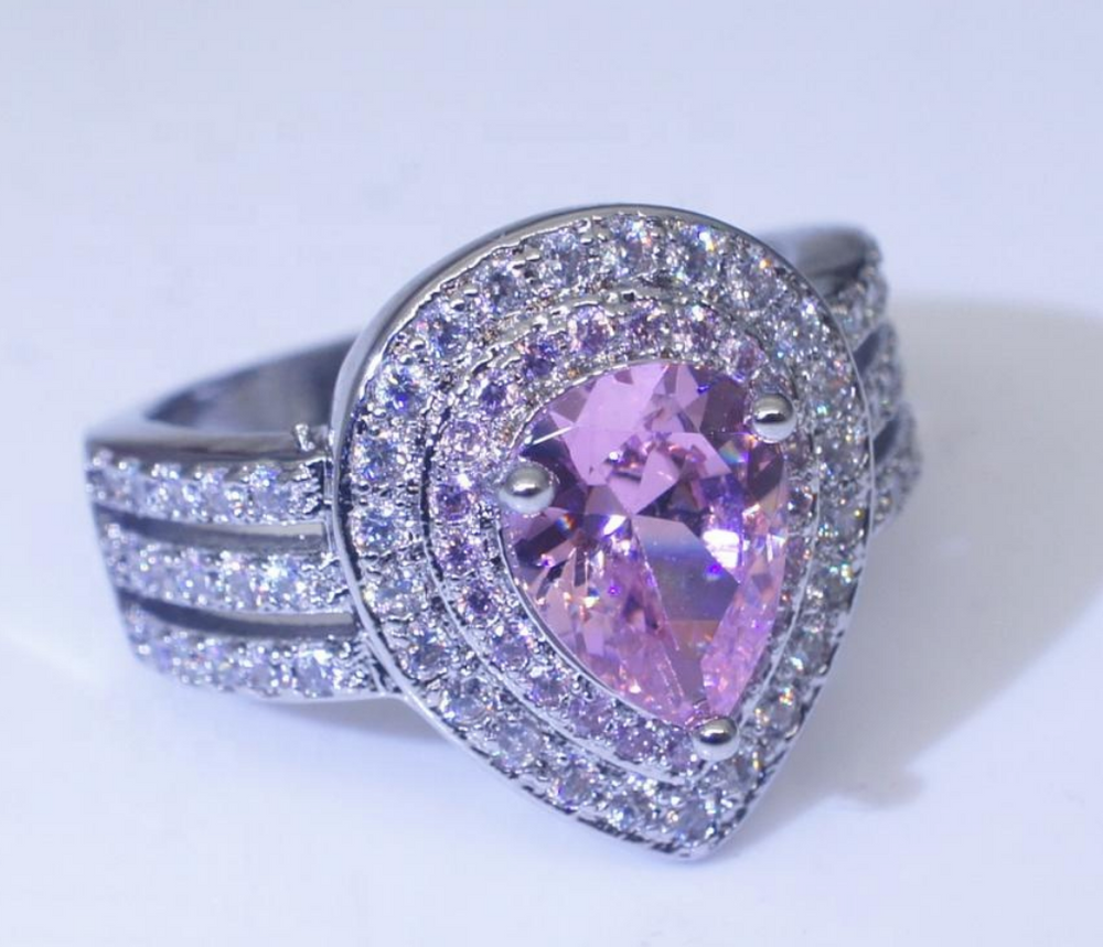 pink-diamond-Pear-cut-ring