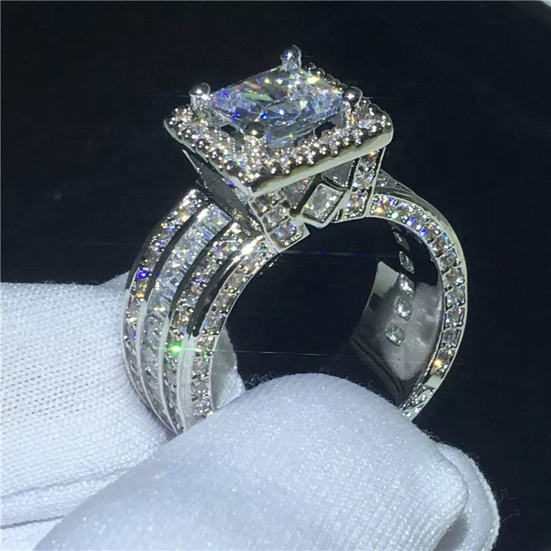 
            
                Load image into Gallery viewer, big diamond ring
            
        