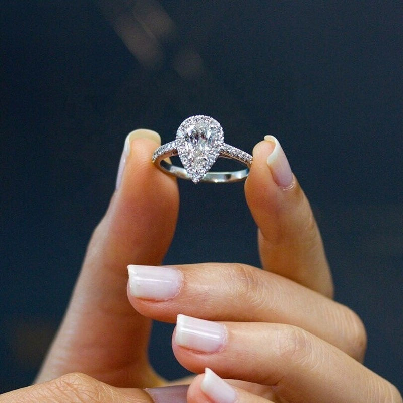 
            
                Load image into Gallery viewer, pear shaped engagement ring
            
        