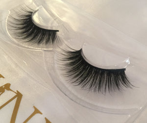 
            
                Load image into Gallery viewer, vegan-lashes-silk-lashes
            
        